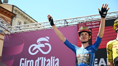LE MANI DI VINGEGAARD SUL GIRO, IL DANESE VINCE ANCHE A PILA