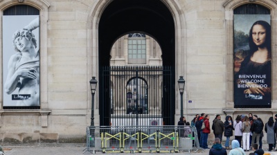 Louvre:  gigantesca caccia ai ladri che hanno rubato i gioielli della corona di Francia