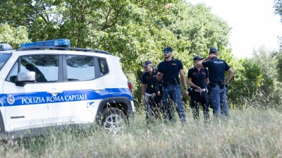 Mamma e figlia morte a Villa Pamphili: i misteri di Kaufman,  carte di credito piene e barche a noleggio