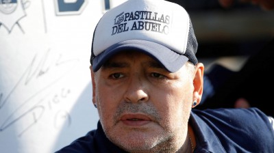 Maradona, nuovi video, alcol e droga per tenerlo buono, protagonista ancora il dottor Luque