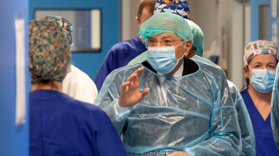 Mattarella al Niguarda visita i ragazzi feriti nella tragedia di Crans Montana. Dobbiamo riconsegnare loro una vita piena 