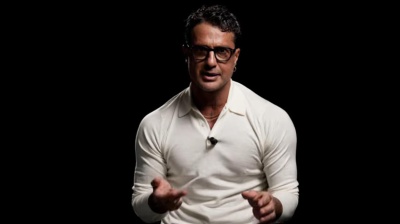 Mediaset a tutto campo contro Fabrizio Corona, adesso non esiste, oscurati i suoi canali e profili social 