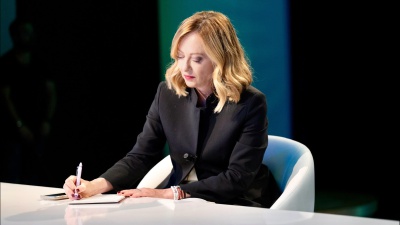 Meloni in linea con Trump, l'Europa si difenda da sola, dice al Tg di La7