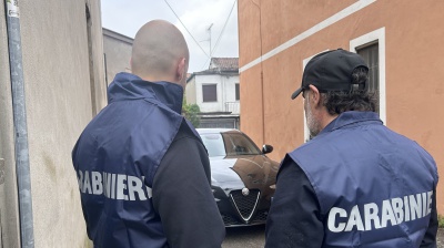Milano, un borseggiatore restituisce orologi preziosi al turista americano derubato in centro, per lui sono falsi