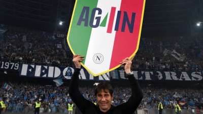 Napoli: Conte e De Laurentis trovano l'intesa, il claim Again è stato profetico, il Vesuvio esulta