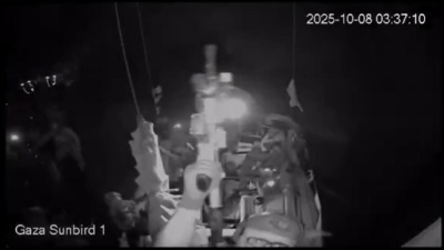 Nuova Flotilla bloccata da Israele a 120 miglia da Gaza. 'Un rapimento' secondo gli attivisti. Blocco navale legale secondo Tel Aviv