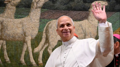 Papa Leone riceve in Vaticano le star del cinema e chiede lo stop ai tagli al settore 