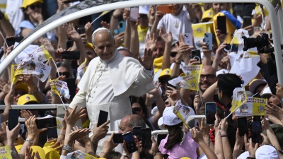Acerra, la visita di Papa Leone nella terra dei fuochi. "Sono venuto a raccogliere le vostre lacrime"
