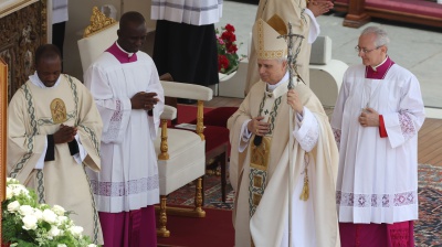 La messa d'insediamento di Leone XIV: "Io scelto senza meriti, la Chiesa sia unita". Poi l'appello alla pace