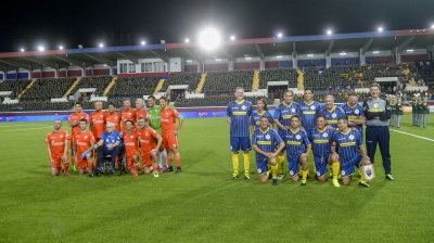 Partita del cuore a L'Aquila, i cantanti battono i politici con il punteggio di 8-6