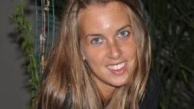 Perde la vita in un incidente stradale a Mykonos, dove stava festeggiando l'addio al nubilato. Grave un'amica 