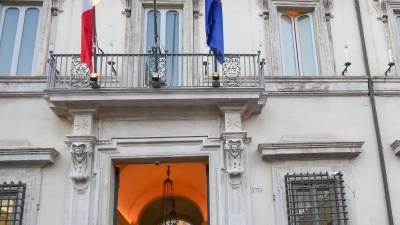 Pnrr, torna la rottamazione auto: 600 milioni per fondi per le elettriche e incentivo fino a 11 mila euro