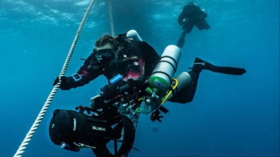 Prime foto della grotta, alle Maldive, dove sono morti i 5 sub italiani. Hanno finito l'ossigeno nelle bombole