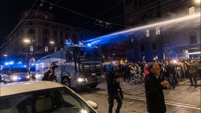 Proteste proPal a Bologna, almeno 8 agenti feriti