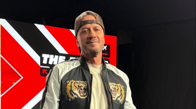 Raf a RTL 102.5: “Nei teatri cercherò di dare spazio all’acustica e all’essenziale. Fare altre date era doveroso per tutti coloro che mi seguono da tanti anni”