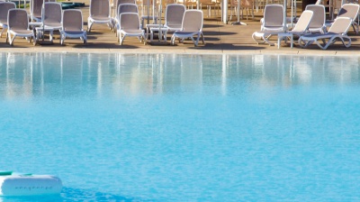 Risucchiata dal bocchettone della piscina: salva bimba nel trevigiano 