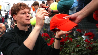 Roland Garros: Jannik Sinner si scalda, Matteo Berrettini rinuncia. I sorteggi di ieri e i possibili incroci 