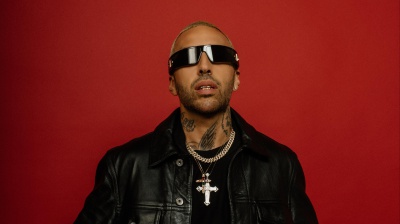 Sanremo 2026, serata cover: Luchè duetta con Gianluca Grignani in “Falco a metà”