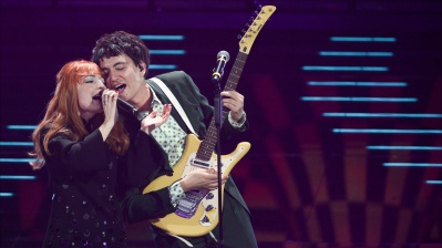 Sanremo 2026, “Il mondo” di Maria Antonietta e Colombre nella serata dei duetti con Brunori Sas