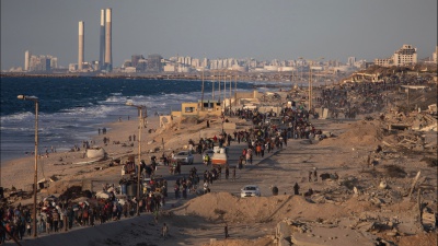 Scatta la tregua, l'esercito israeliano arretra, migliaia verso Gaza City, lunedì Trump in Israele, poi vertice in Egitto