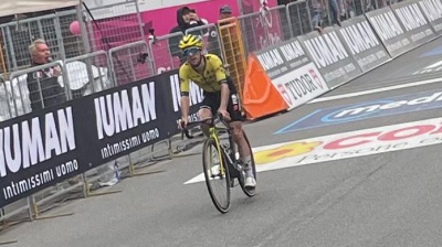 Simon Yates allunga le mani sul Giro d’Italia, Del Toro e Carapaz sono i grandi sconfitti