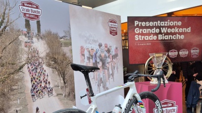 Strade Bianche, presentato a Milano il Grande Weekend. edizione 2026, che apre la stagione delle classiche