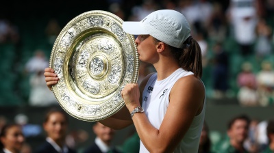 Tennis, Iga Swiatek è la nuova regina di Wimbledon, battuta Amanda Anisimova