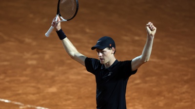 Tennis, Internazionali BNL d'Italia: Sinner vola ai quarti di finale, battuto Cerundolo in due set 