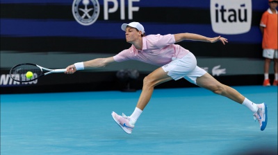 Tennis: Jannik Sinner avanza ai quarti di finale di Miami, dopo aver battuto in due set Alex Michelsen