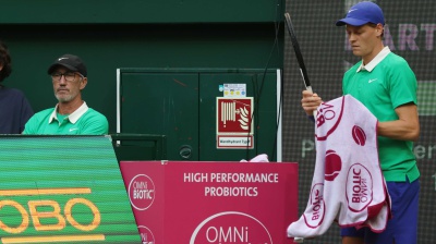 Tennis. Jannik Sinner perde con Bublik, fuori agli ottavi ad Halle, in Germania. Ai quarti invece Flavio Cobolli 