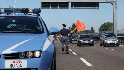Tentata rapina a due furgoni portavalori sulla A14, tra Loreto e Civitanova Marche, il colpo non riesce