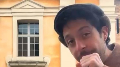 Tiktoker indagato per vilipendio: recensiva messe in maniera ironica