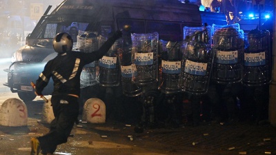 Torino, scontri e violenze alla protesta: 108 agenti feriti, governo verso una stretta sulla sicurezza