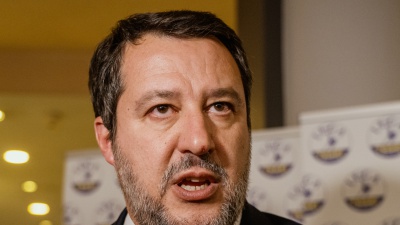 Trasporti, le opposizioni contro il ministro Salvini: 'Riferisca alle Camere sul caos di treni ed aerei'