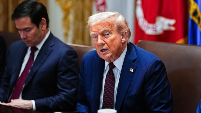 Trump apre a un trilaterale con Putin e Zelensky mentre la guerra in Ucraina resta intensa