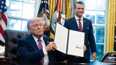 Trump ribattezza il Pentagono "Dipartimento della Guerra" e annuncia pressioni sul Venezuela