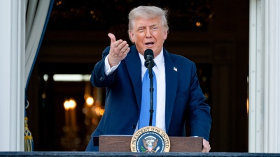 Trump rilancia il “Travel Ban”: vietato l’ingresso da 12 Paesi e stop ai visti per Harvard