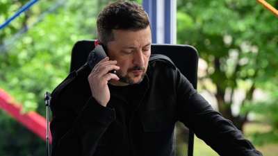 Ucraina, drone colpisce un minibus e uccide 9 civili. Zelensky, occasione persa per un cessate il fuoco