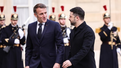 Ucraina, la ricerca di un accordo prosegue. Ma è nuova tensione tra Mosca e la Nato