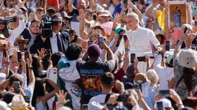 Un milione di giovani dal Papa, 'fate il mondo più umano' 