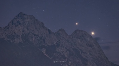 Venere e Giove illuminano la notte sulle Dolomiti 