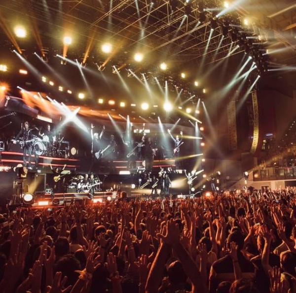 Ligabue riparte da Rimini e presenta il suo film