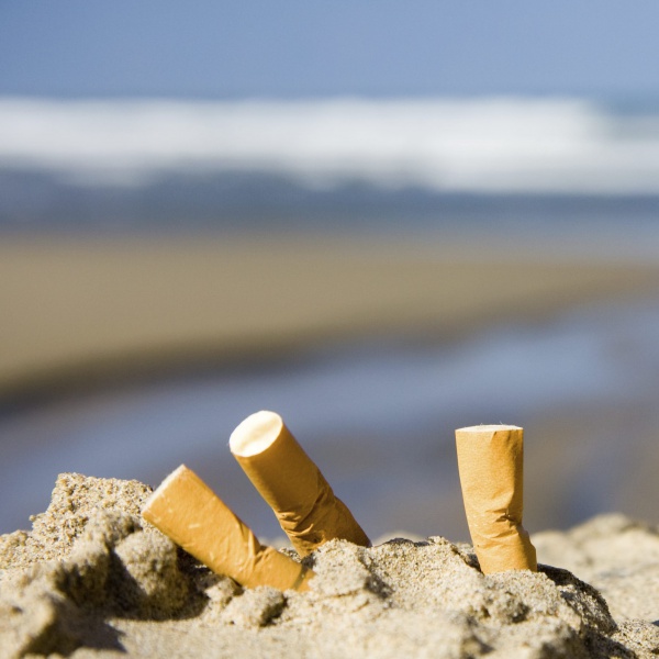 Svezia, nel nuovo anno scatterà il divieto di fumo all'aperto