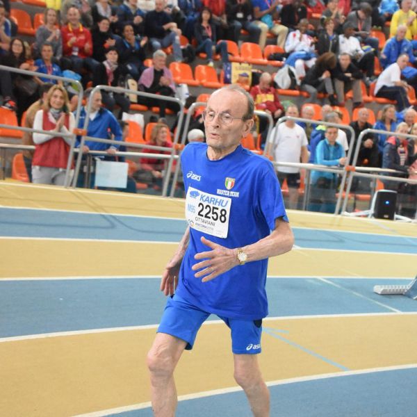 A 103 anni è medaglia d'oro nel salto in lungo