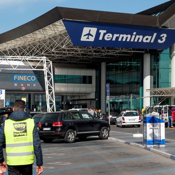 Aeroporto Fiumicino, è caos per un guasto ai sistemi informatici