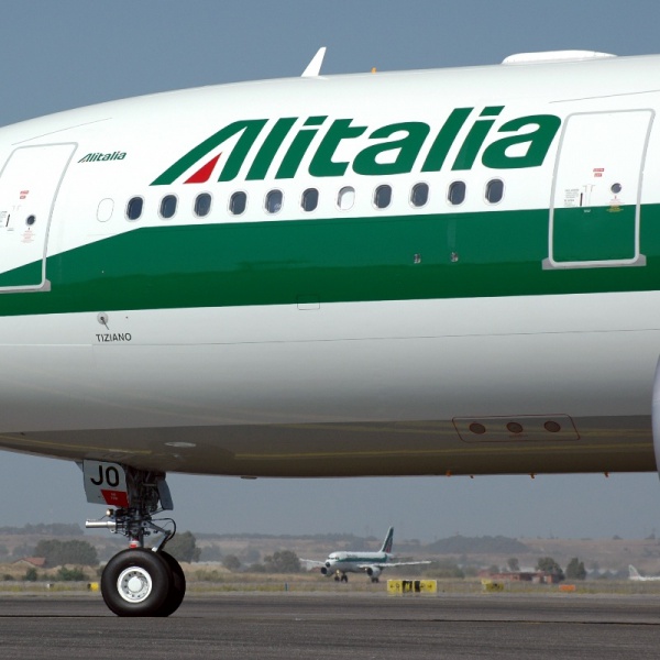 Alitalia, piano di rilancio, newco con le Ferrovie