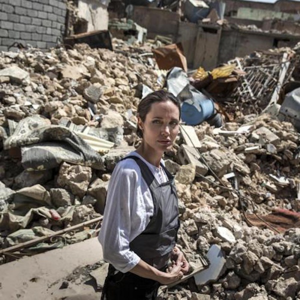 Angelina Jolie in visita in un campo profughi in Iraq