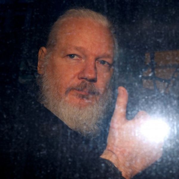 Assange, procura Svezia chiede l'arresto per stupro