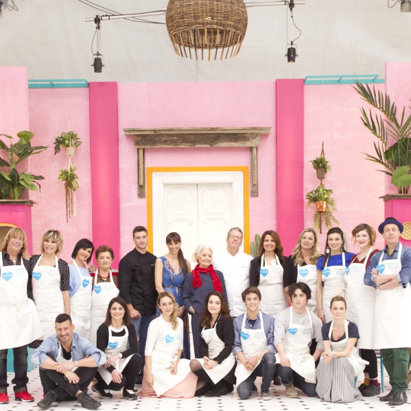 Bake Off Italia, è battaglia tra i vip