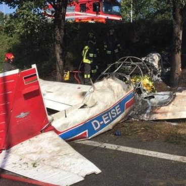 Bergamo, precipita ultraleggero con 4 persone, muore 15enne